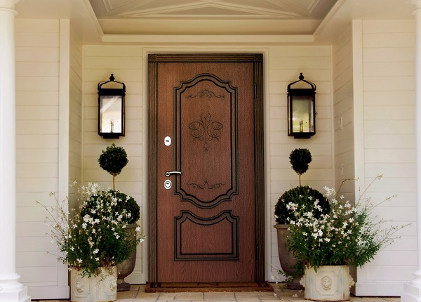 Уход за уличной дверью на даче: Как продлить срок службы и сохранить внешний вид на долгие годы